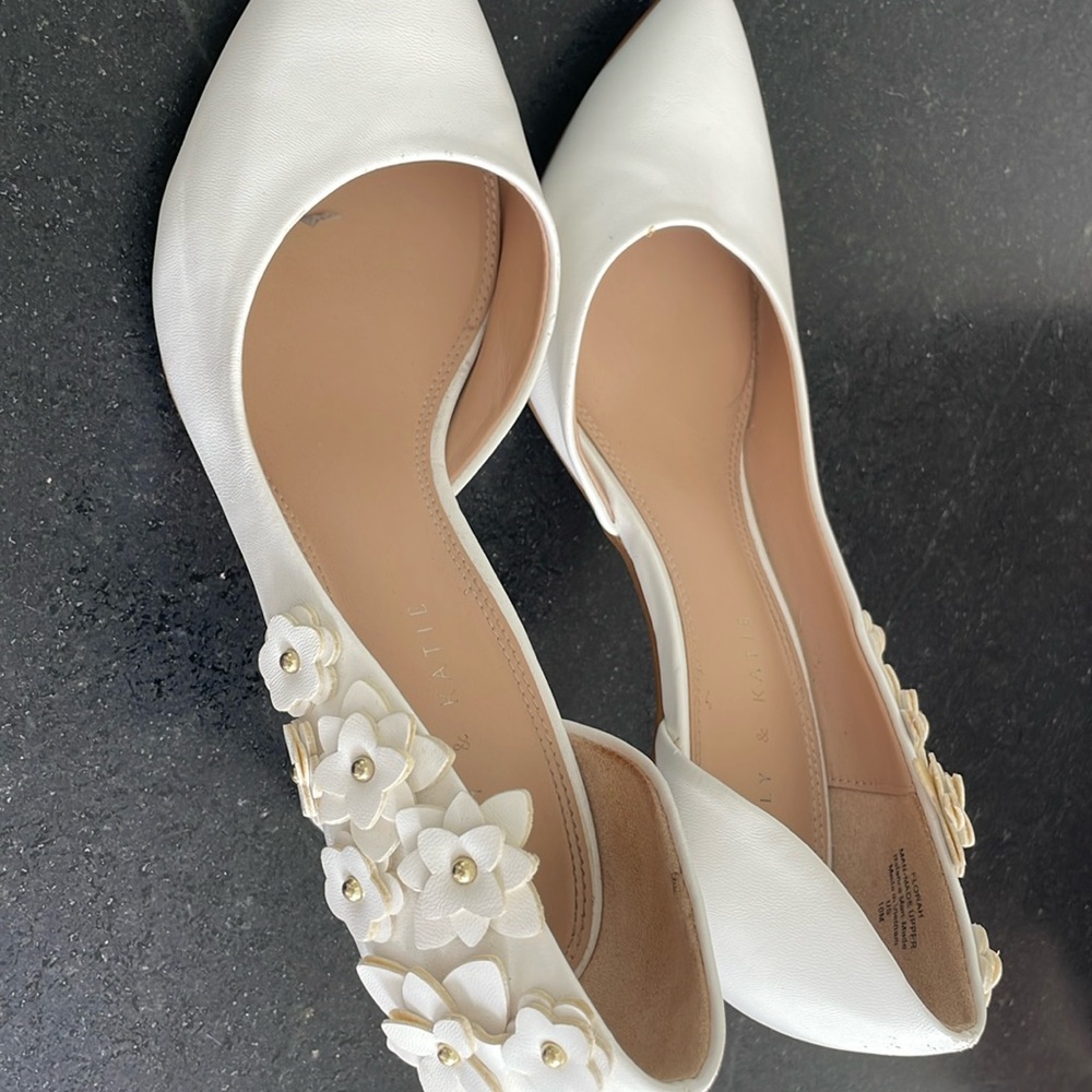 White dress shoe size 10